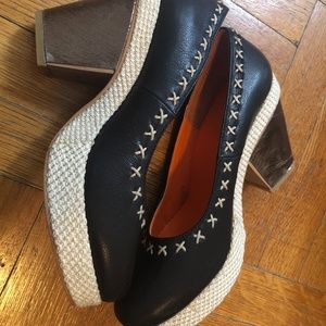 Farlyrobin super-platform pumps, 8